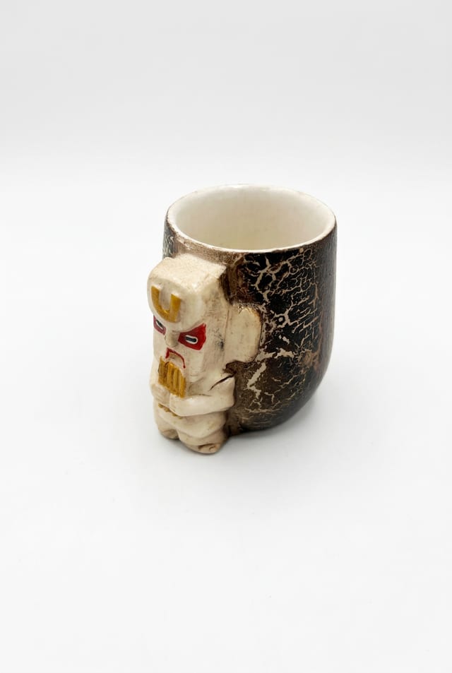 Copa de madera craquelada con diseños variados