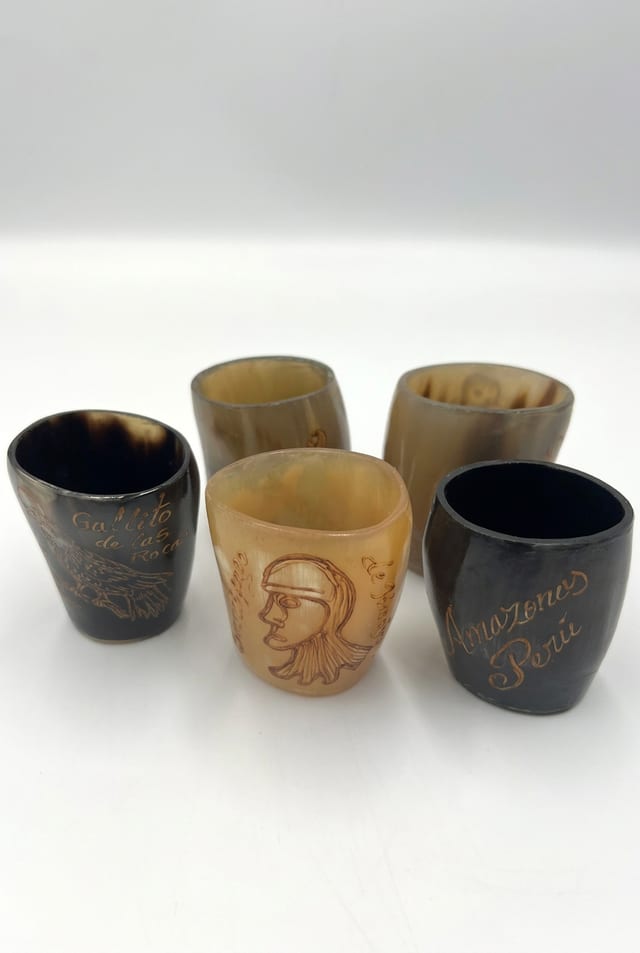 Copa de cacho Perú con diseños turísticos de Amazonas