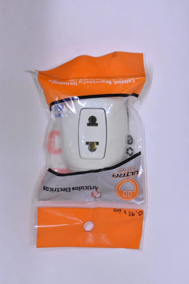 TOMACORRIENTE SIMPLE SOBREPONER SAPITO