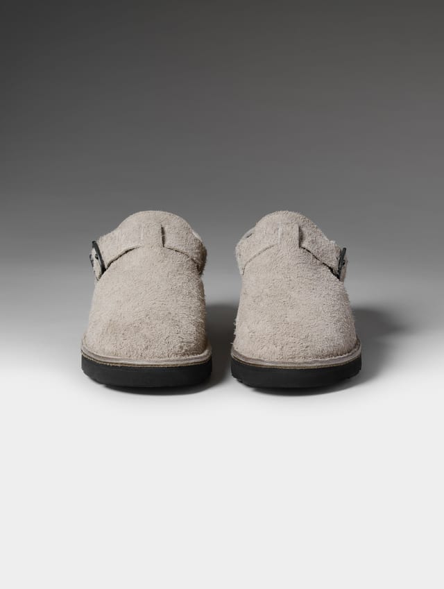 Zapato tipo zueco con hebilla hombre