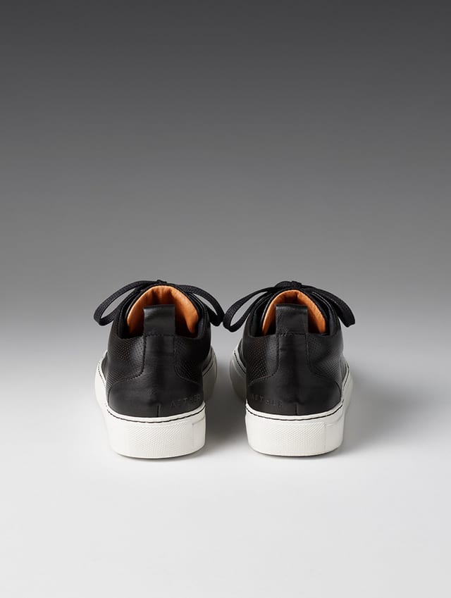 Zapatilla de cuero mujer