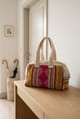 Cartera de mano de lana de oveja con rombos fucsia y asas crema